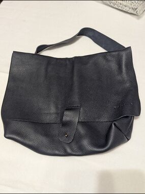 Classic Leather  Tote - Sleek Pebbled Finish Navy
